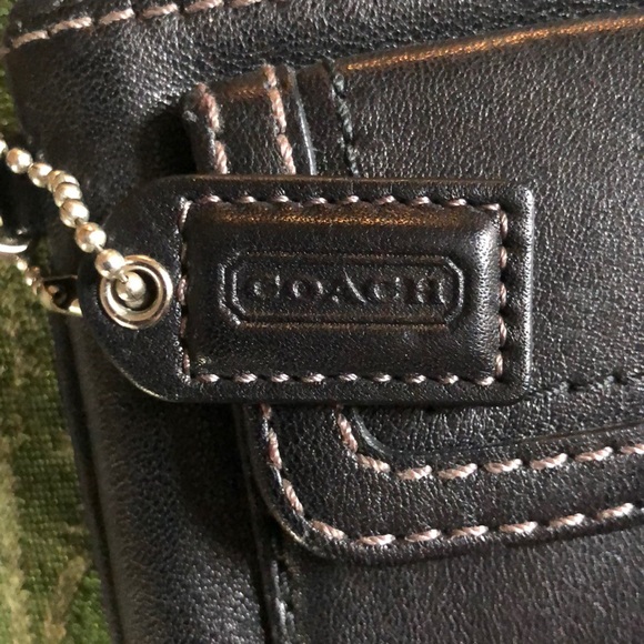 Coach wristlet - Picture 2 of 5